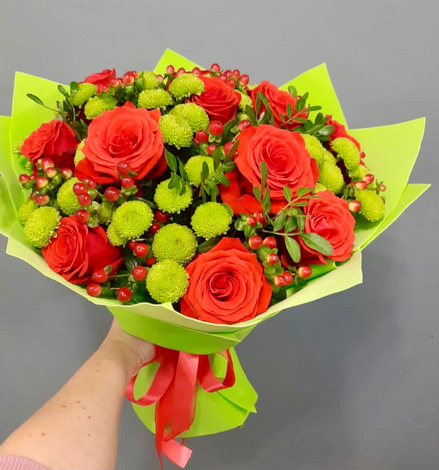 Букет цветов из: Хризантемы и Розы в Смирных