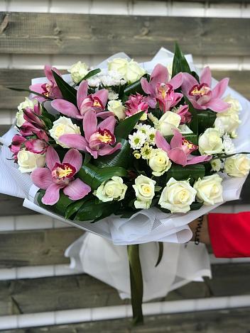 Букет цветов из: Розы и Хризантемы в Смирных