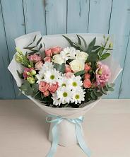 Букет цветов из:  Розы, Лизиантусы и Хризантемы в Смирных