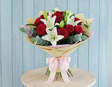 Букет цветов из:  Лилии и Розы в Смирных