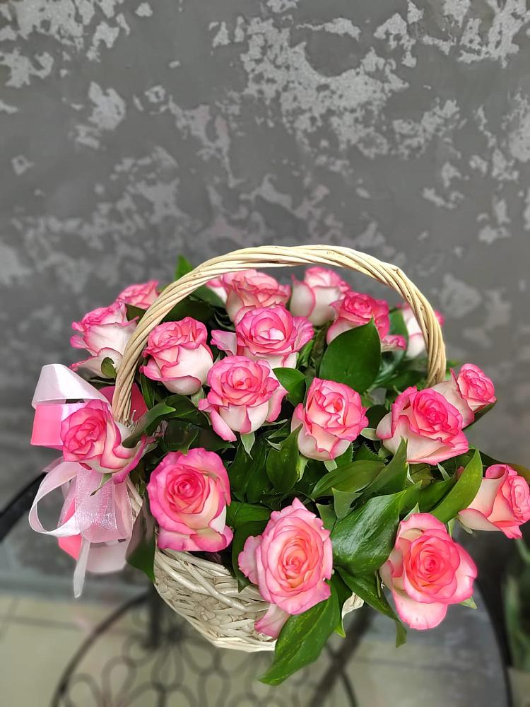 Цветочная композиция из Розы в корзине в Смирных