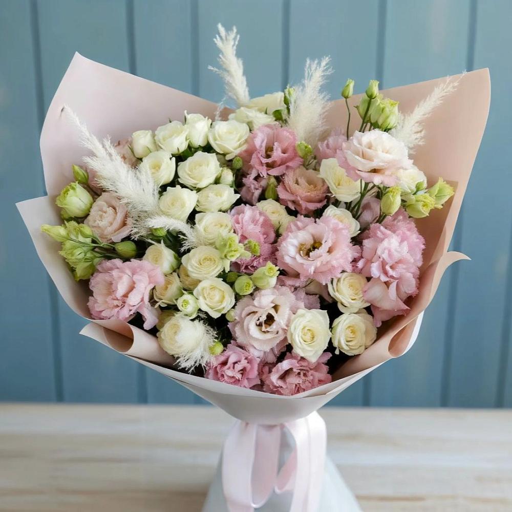 Букет цветов из: Альстромерии и Розы в Смирных