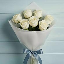 Букет 7 Белых роз Эдлесс Лав в Смирных