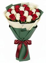 Букет Микс из красных и белых роз #REPLACE_PRED# Смирных