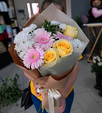 Букет цветов из:  Герберы, Розы и Хризантемы в Смирных