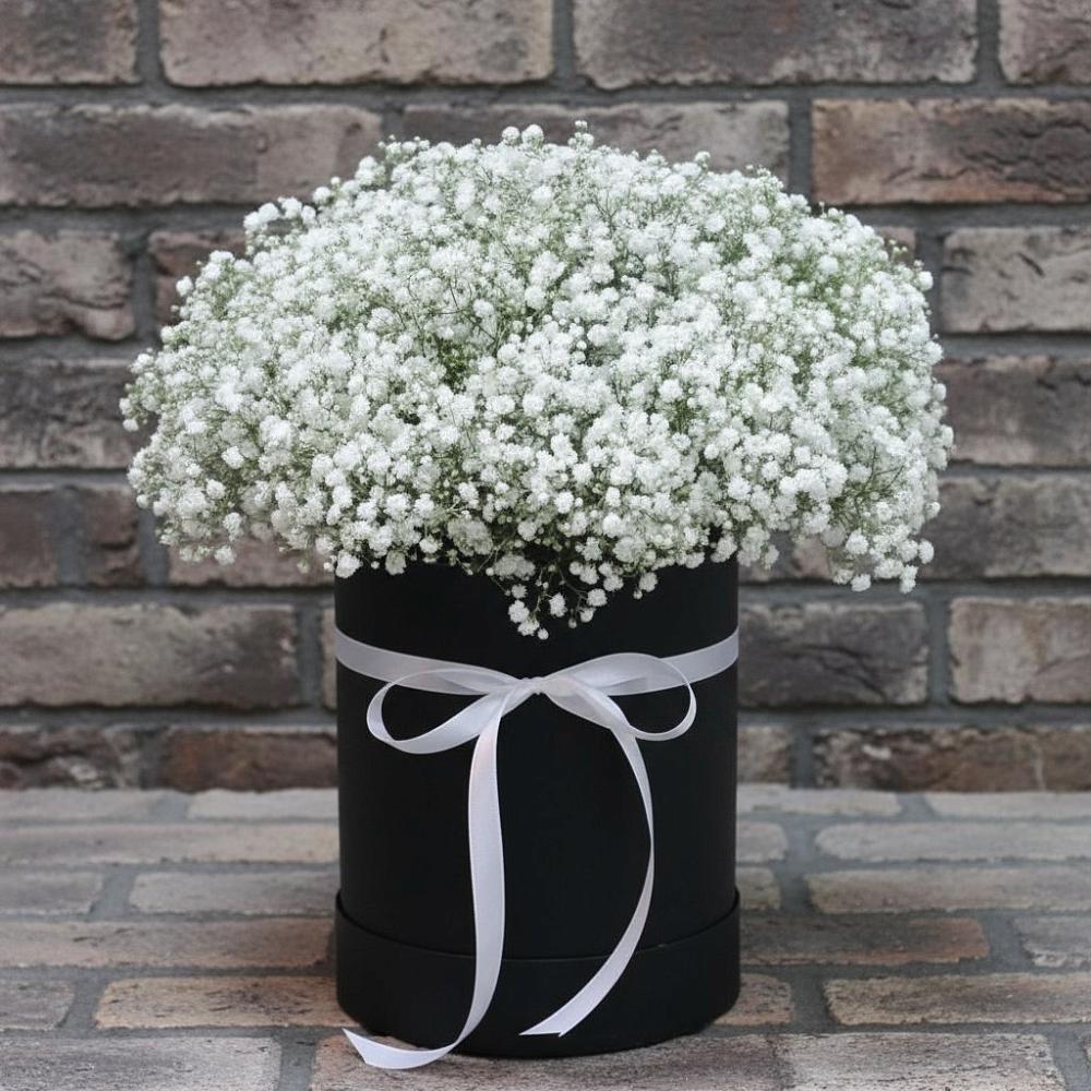 Цветочная композиция из Гипсофила в шляпной коробке в Смирных