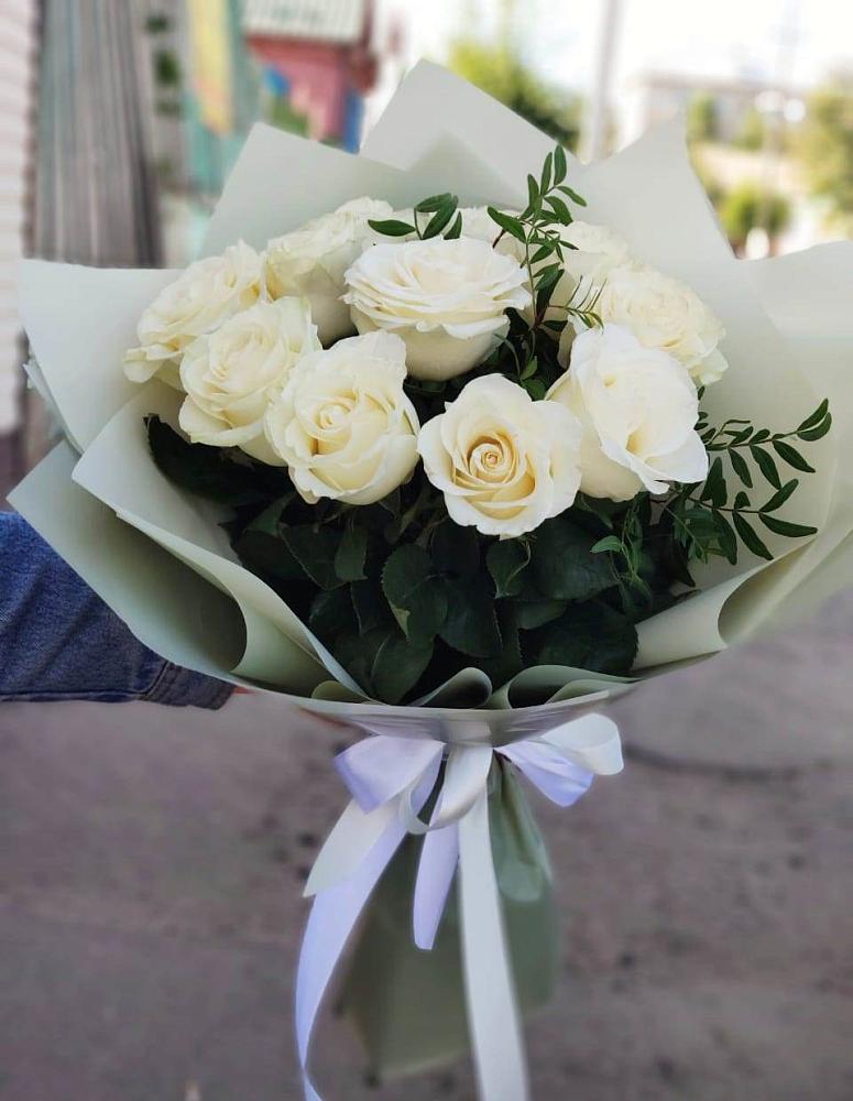 Букет Белые розы Проуд в Смирных