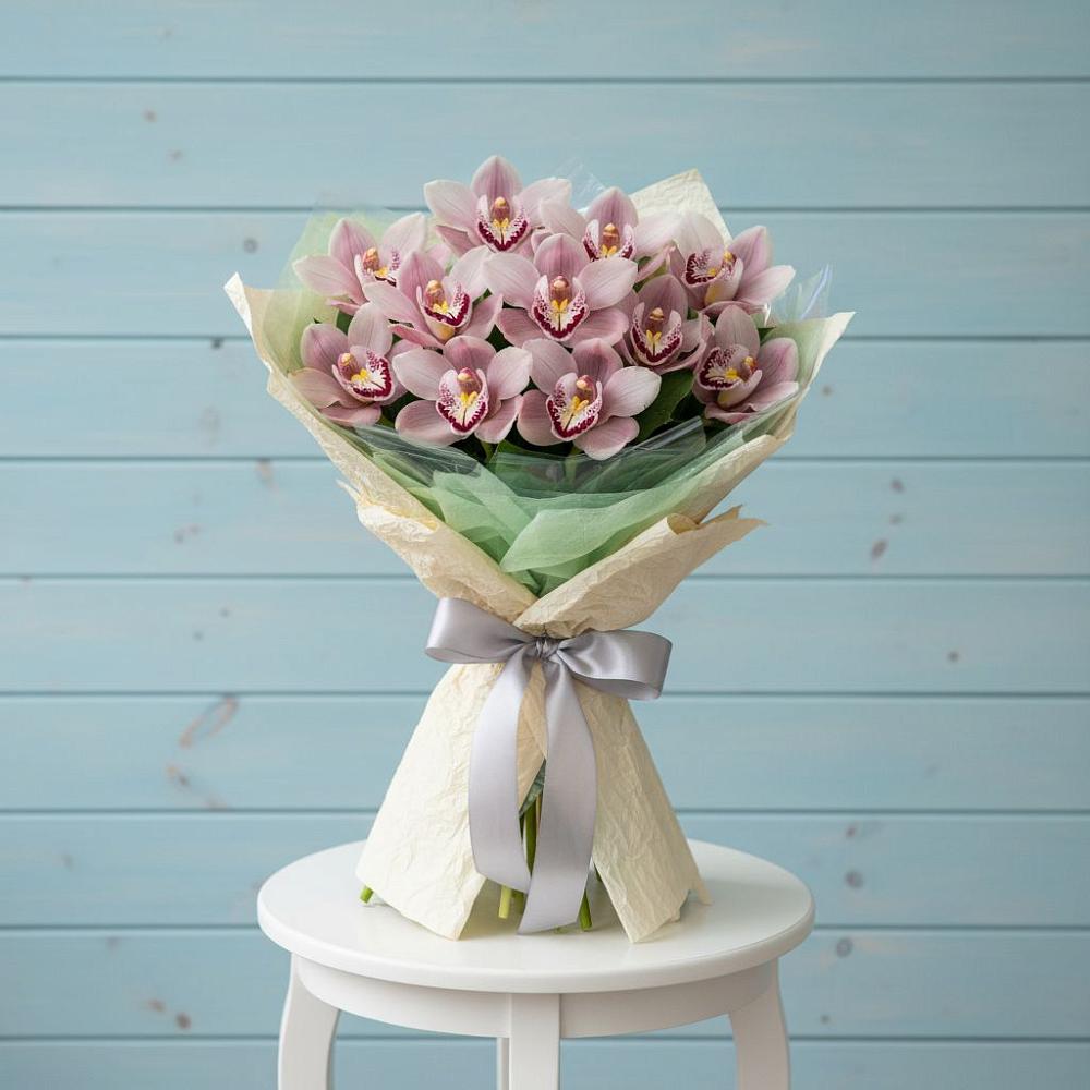 Букет цветов из: Орхидеи и Розы в Смирных