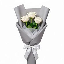 Букет 3 белые розы в Смирных