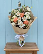 Букет цветов из:  Альстромерии, Лизиантусы, Розы и Хризантемы #REPLACE_PRED# Смирных