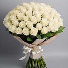 Букет 101 беля роза Белоснежка в Смирных