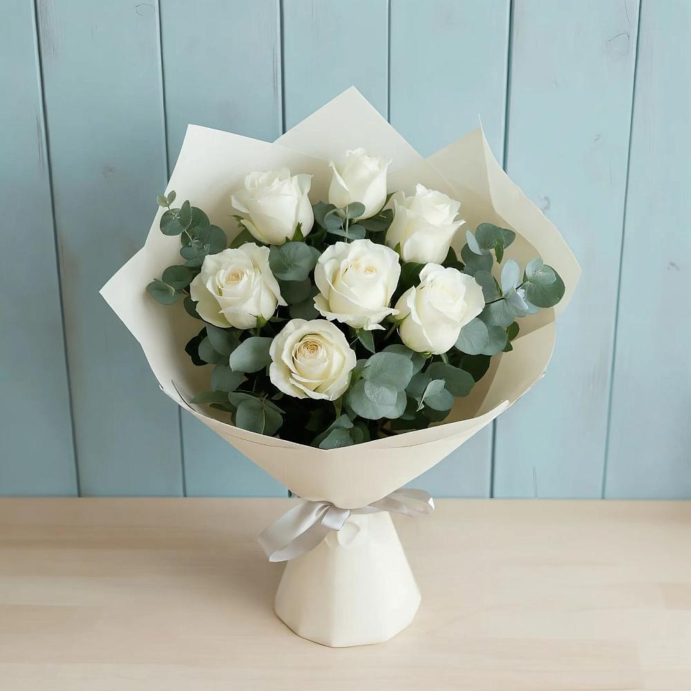 Букет Белые розы в Эвкалипте в Смирных