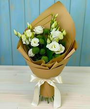 Букет цветов из:  Хризантемы и Лизиантусы в Смирных