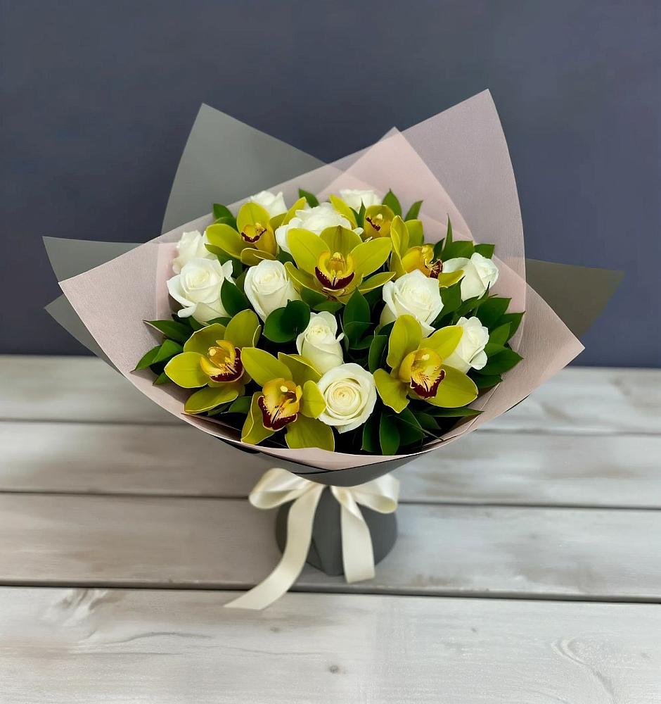 Букет цветов из: Орхидеи и Розы в Смирных