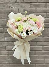 Букет цветов из:  Гвоздики, Розы, Лизиантусы и Хризантемы #REPLACE_PRED# Смирных