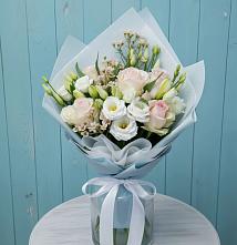 Букет цветов из:  Розы и Лизиантусы #REPLACE_PRED# Смирных