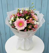 Букет цветов из:  Герберы, Альстромерии и Лизиантусы в Смирных