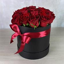 Цветочная композиция из Розы в шляпной коробке в Смирных