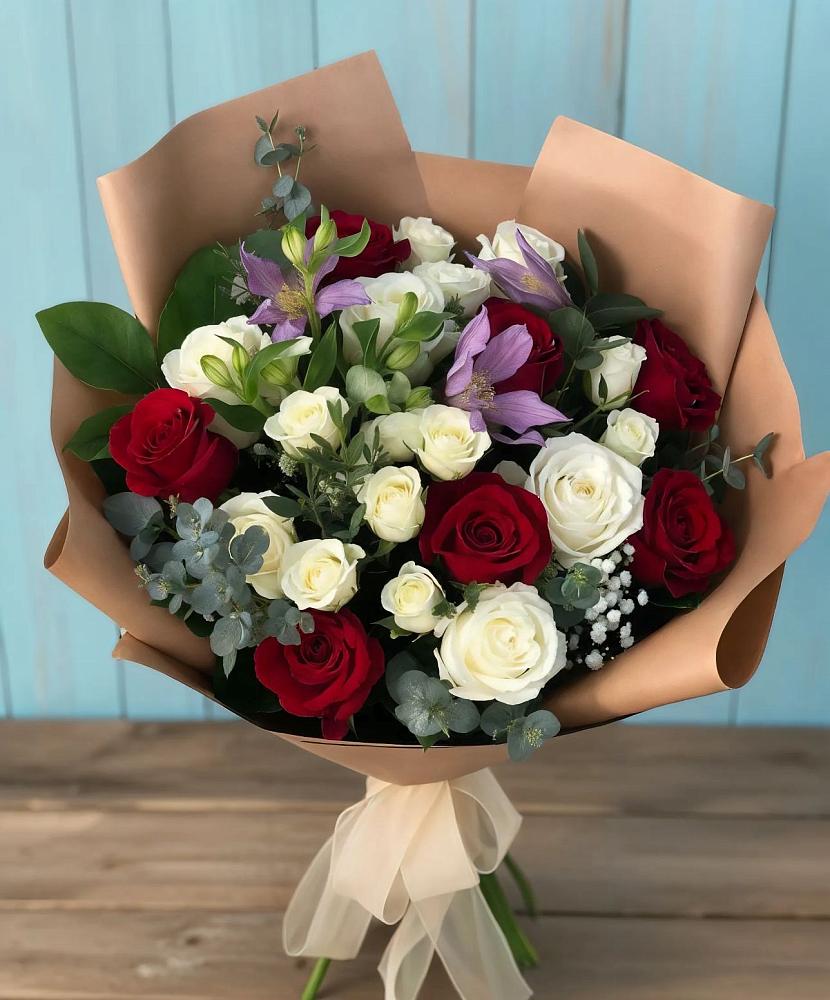 Букет цветов из: Розы и Альстромерии в Смирных