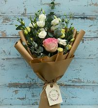 Букет цветов из:  Розы и Лизиантусы в Смирных