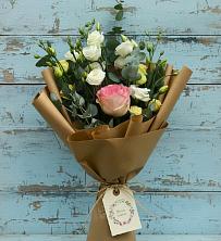Букет цветов из:  Розы и Лизиантусы в Смирных