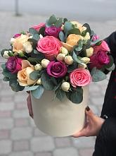 Цветочная композиция из Розы в шляпной коробке в Смирных